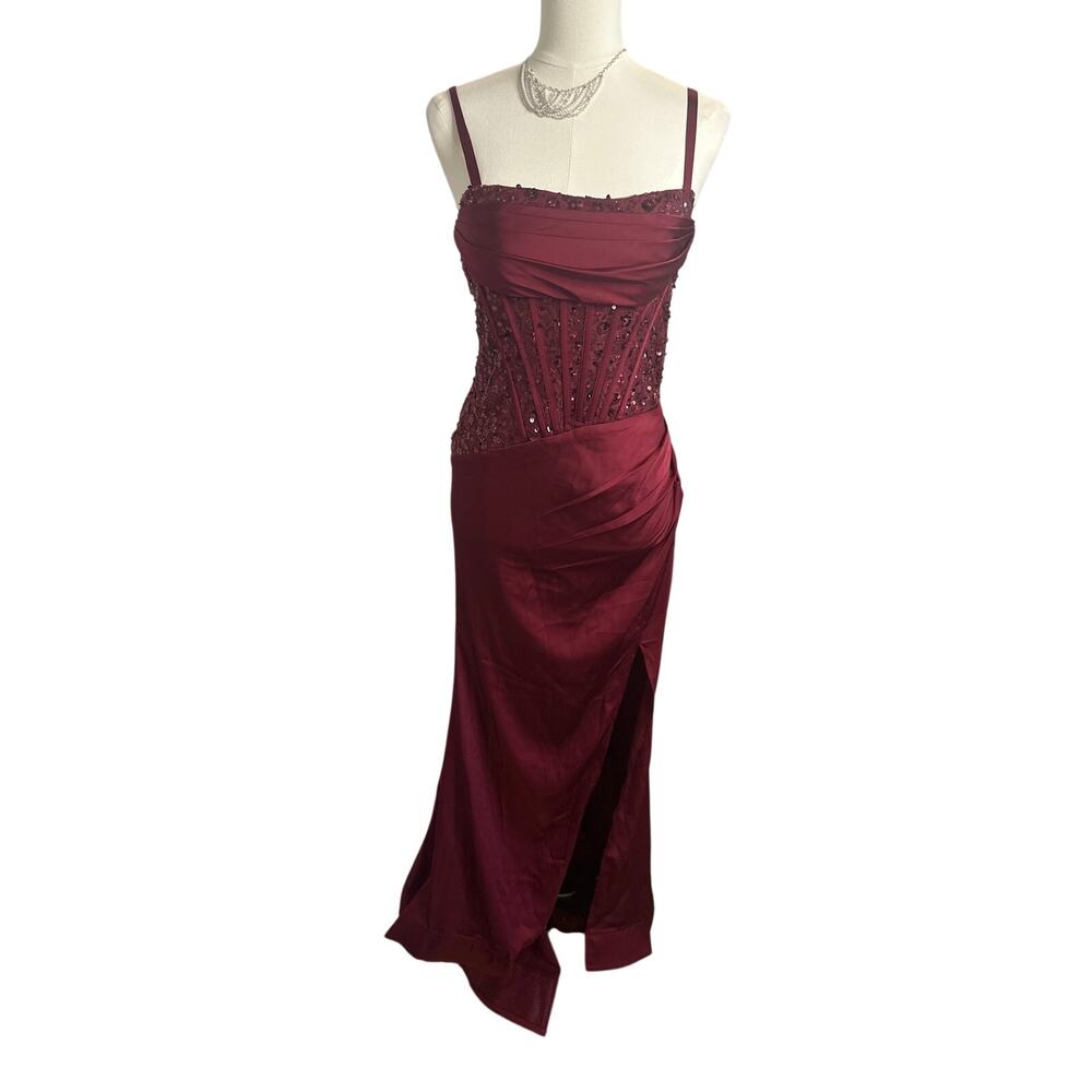 Elegant Fitted Burgundy Sequin Corset Formal Gown - Size 6 – Floor Length
